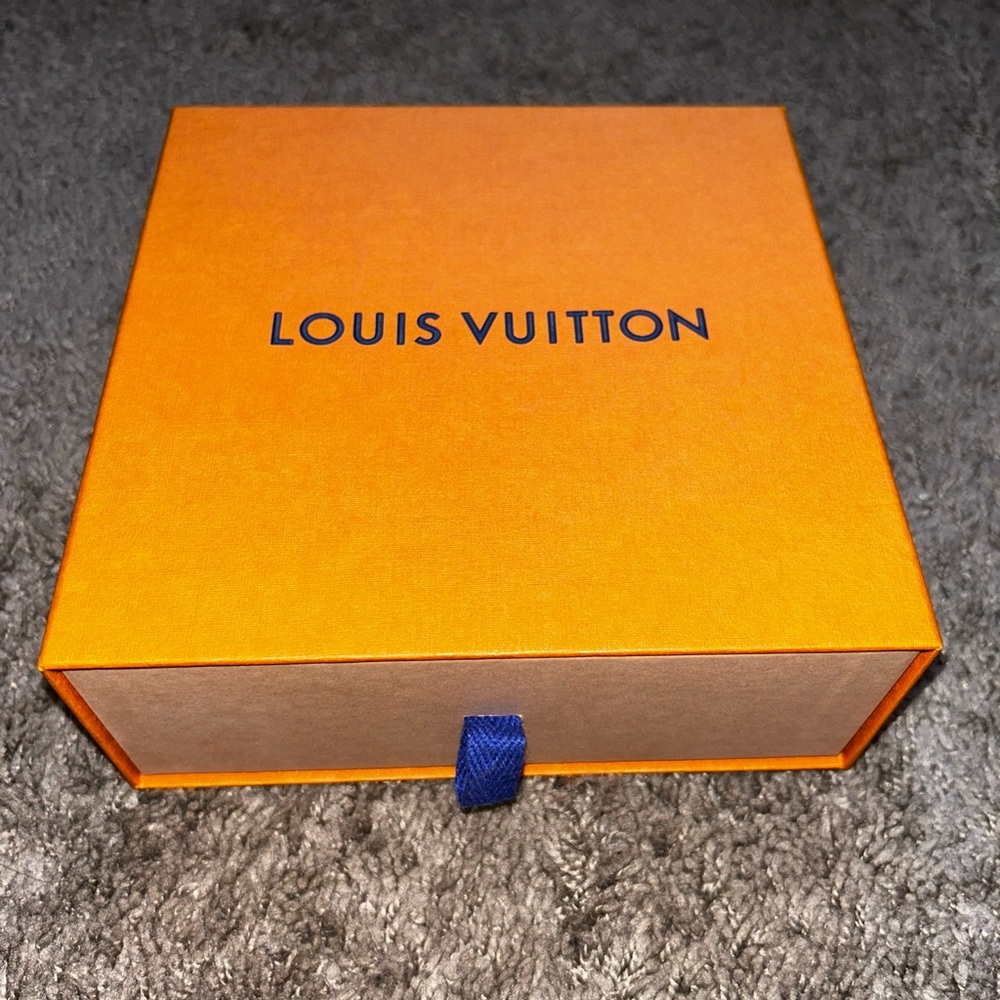 Black Louis Vuitton belt - Picture 5 of 5